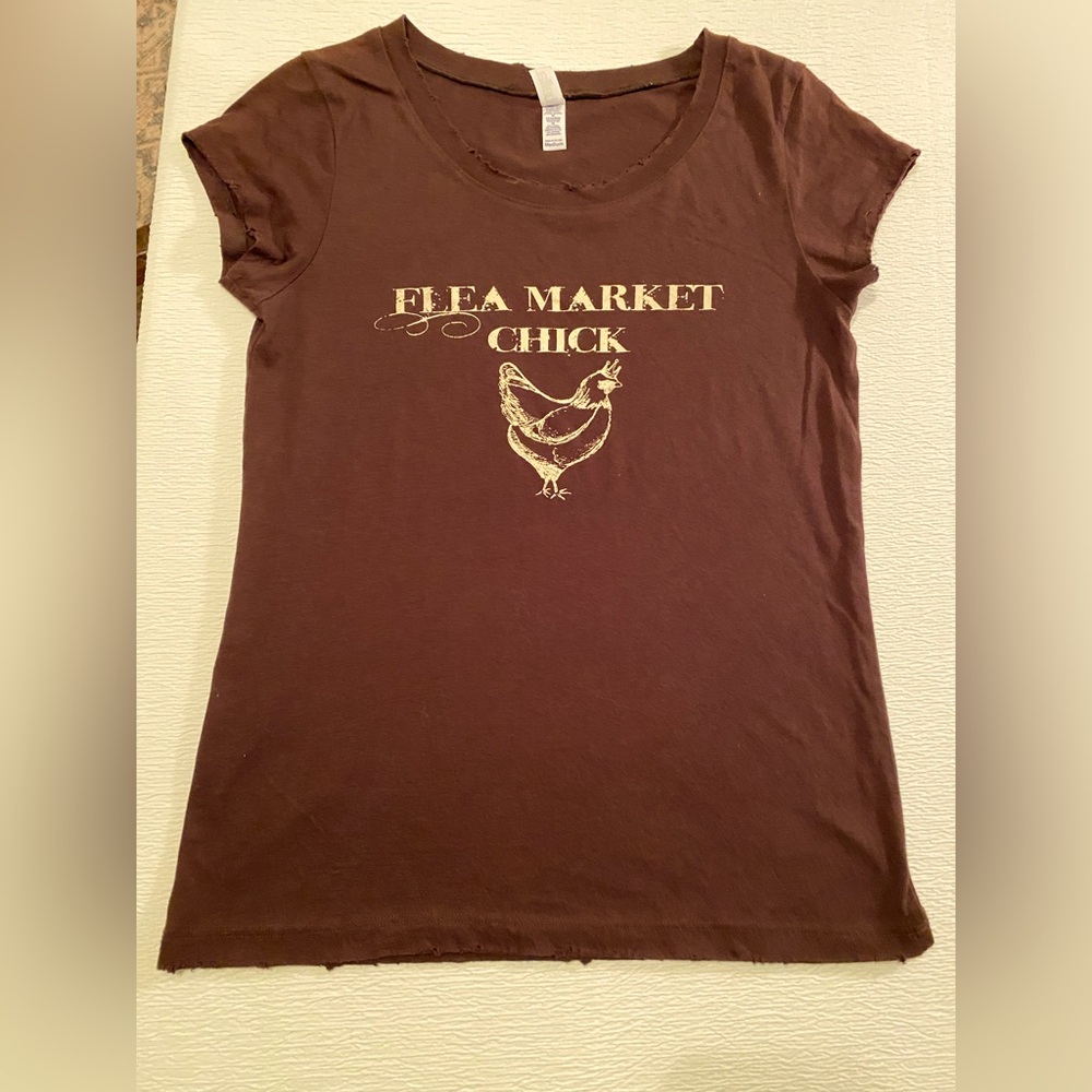 Flea Market Chic Brown Graphic Fitted Short Sleeve Tee, Size Medium
